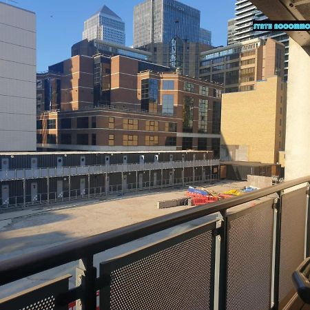 80S Retro 1Bed Studio Serviced Apartment Canary Wharf Perfect For Solo & Couple Travellers Londra Exterior foto