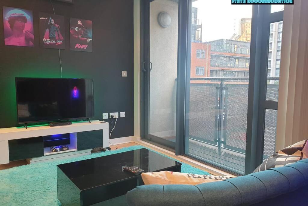80S Retro 1Bed Studio Serviced Apartment Canary Wharf Perfect For Solo & Couple Travellers Londra Exterior foto