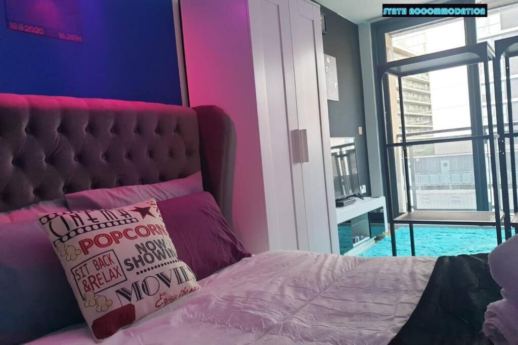 80S Retro 1Bed Studio Serviced Apartment Canary Wharf Perfect For Solo & Couple Travellers Londra Exterior foto