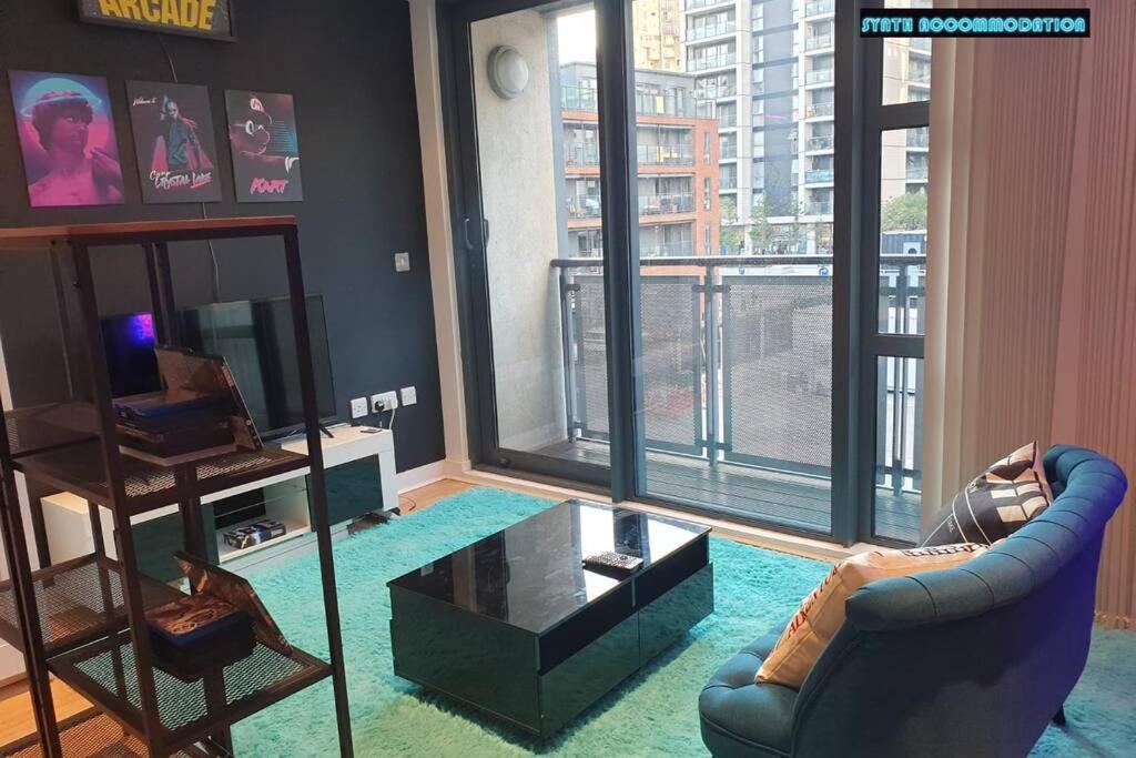 80S Retro 1Bed Studio Serviced Apartment Canary Wharf Perfect For Solo & Couple Travellers Londra Exterior foto