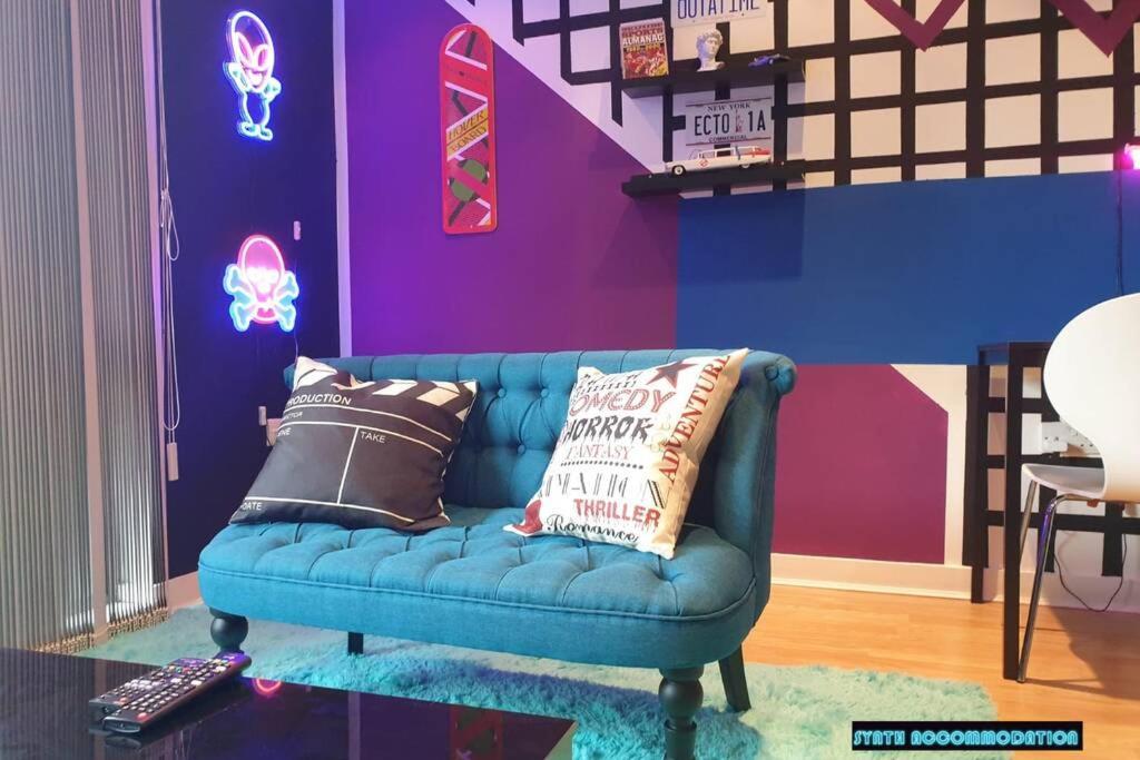 80S Retro 1Bed Studio Serviced Apartment Canary Wharf Perfect For Solo & Couple Travellers Londra Exterior foto
