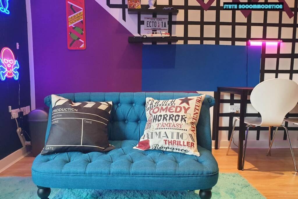 80S Retro 1Bed Studio Serviced Apartment Canary Wharf Perfect For Solo & Couple Travellers Londra Exterior foto