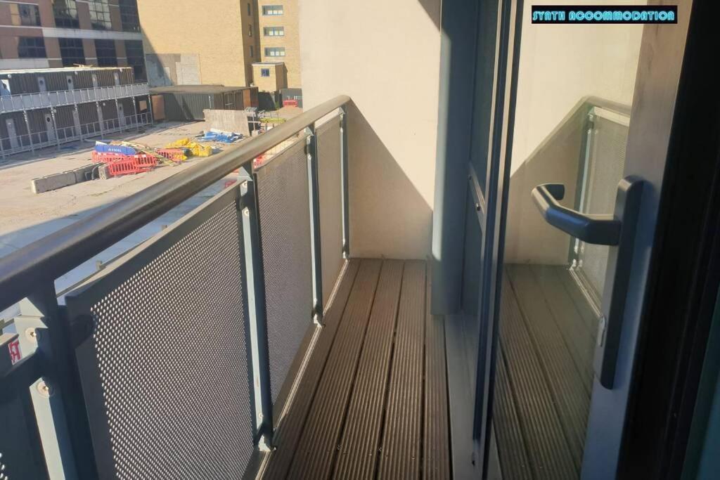 80S Retro 1Bed Studio Serviced Apartment Canary Wharf Perfect For Solo & Couple Travellers Londra Exterior foto