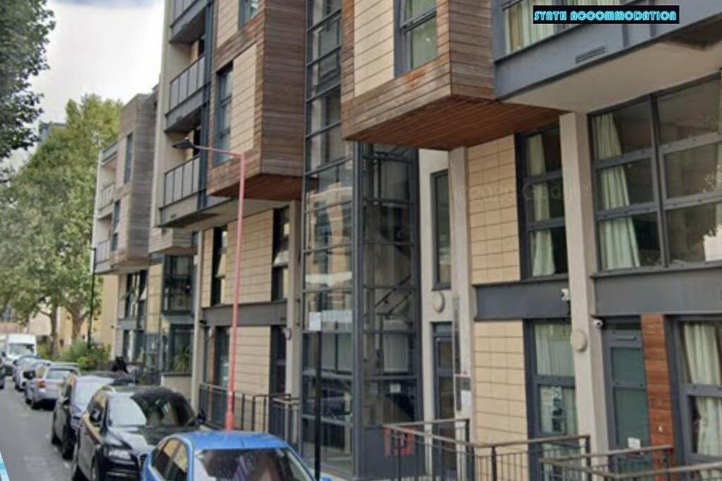 80S Retro 1Bed Studio Serviced Apartment Canary Wharf Perfect For Solo & Couple Travellers Londra Exterior foto